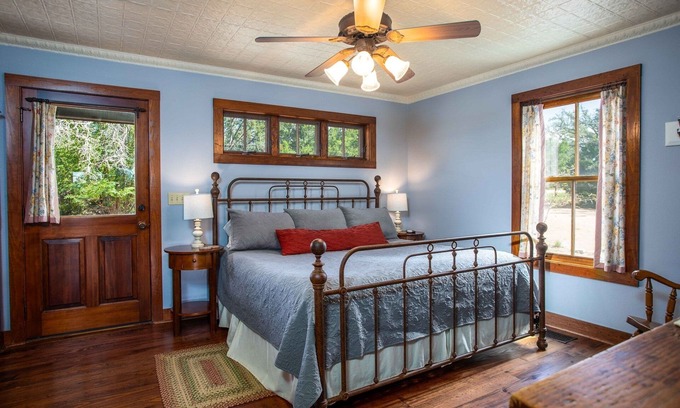 Fredericksburg Cottage | Honey Creek Cottage | Relax and Unwind in the Scenic Hill Country