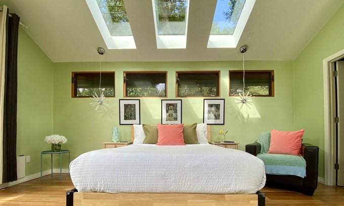 University Hills House | Honeymoon Suite on a Creek