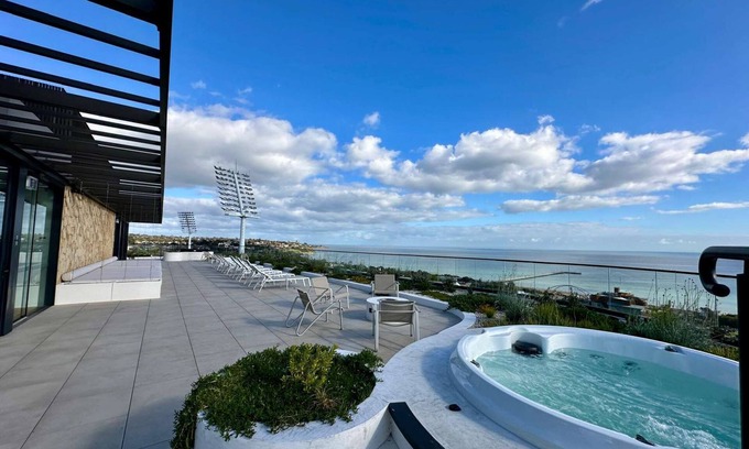 Frankston Apartment | Horizon Bliss - access to spa and opposite the beach