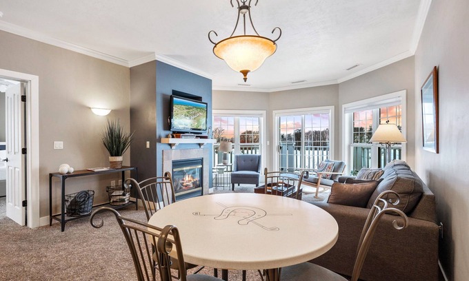 Egg Harbor Condo | Horseshoe Bay Club Cottage #2-Inclusive Golf Course and Club Access!