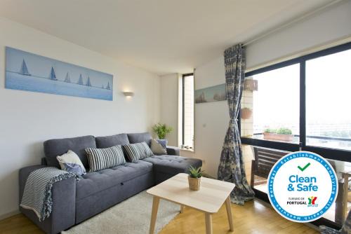 Leixões Apartment | Host Wise - Amazing Comfy Flat with Balcony