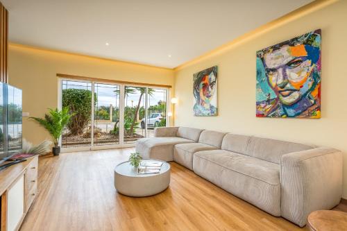 Parchal Villa | Host Wise - Deluxe House - Terrace & BBC