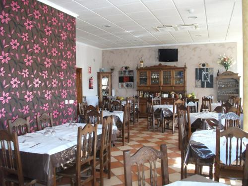 Carboneras de Guadazaon House | Hostal Cabañas