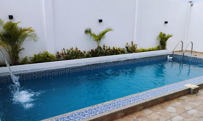 Manta House | Hostal Las Orquideas