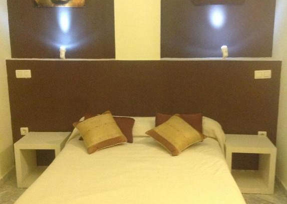 Los Fratres House | Hostal Neptuno