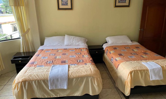 Banos de Agua Santa House | Hostal San Marín