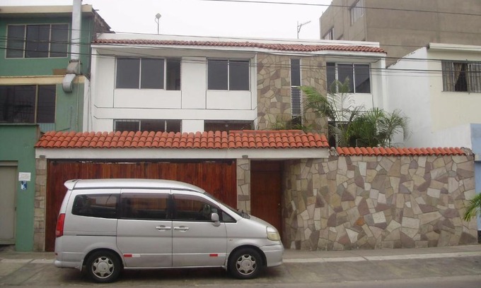 La Victoria House | HOSTING HOUSE & HOME