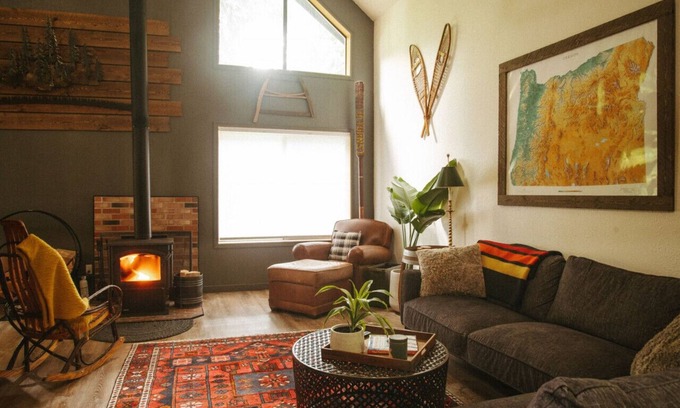 Welches Cabin | Hot Tub, 1.6 acres + Game Room| Walk to wine bar, coffee shop and more