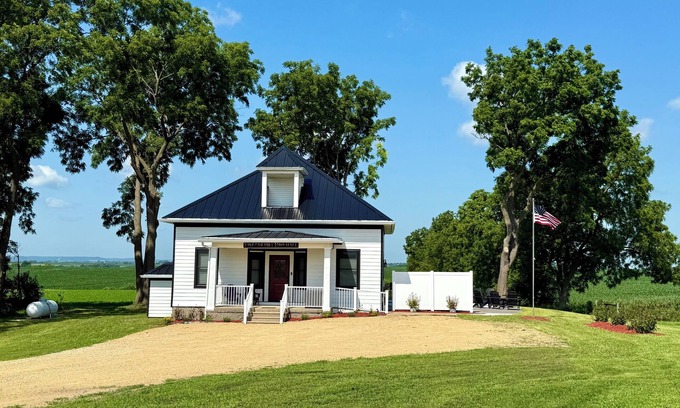 Galena House | Hot Tub 2-bedroom 2 full bath in lovely Galena countryside