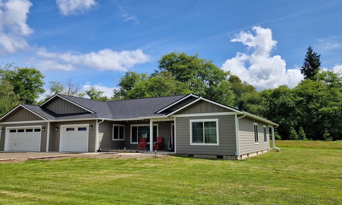 Forks House | Hot tub, bar, game room, creek in Forks.relax in style!