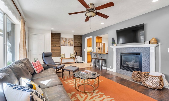 Midvale House | Hot Tub, Fire Pit and Barrel Sauna, and one left turn to worlds best skiing!