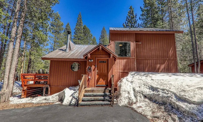 Truckee House | Hot Tub Home in Tahoe Donner – Truckee