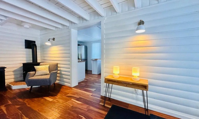 Minden House | Hot tub & sauna Charming Cottage in Mindennn