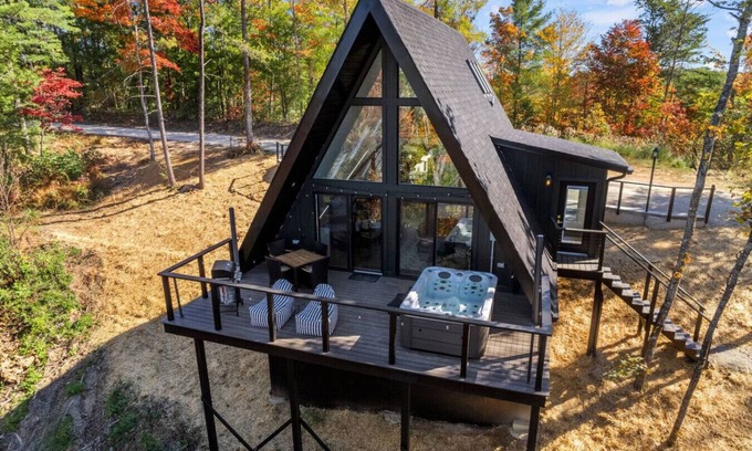 Campton Apartment | Hot-Tub/Sauna/Cold Plunge - Evergreen Escape