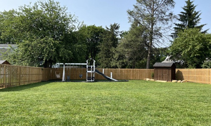 Witmer House | hot tub* swing set *5min to Lancaster city & shops