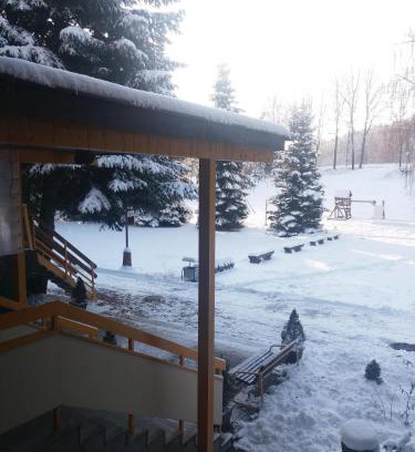 Dolni Dvur Hotel | Hotel ČESKÁ FARMA