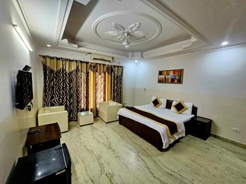 Gurugram Bed & Breakfast | Hotel Ashiyana Elite I Near Dlf Golf Course Road I Gurgaon