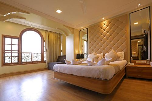 South West Hotel | Hotel Calabash Luxury Villa Near New Delhi Airport
