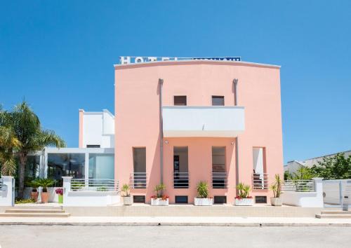 Torre Santa Sabina Hotel | Hotel Corallo
