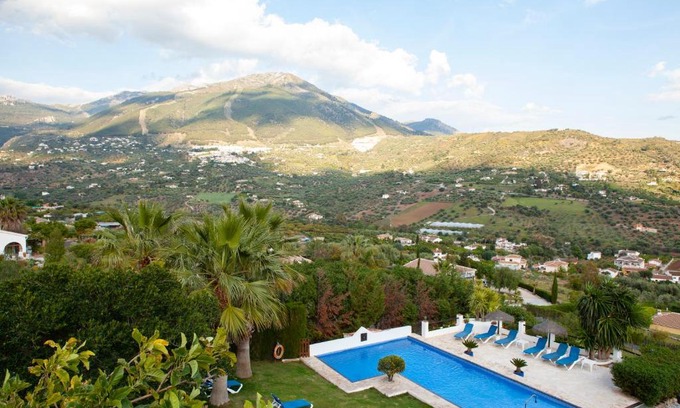 Alcaucin Hotel | Hotel Cortijo de Salia