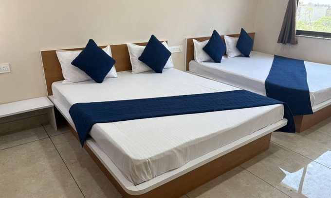 Dwarka Hotel | Hotel Darshan Palace - Near Dwarka Railway Station & Shree Dwarkadhish Temple