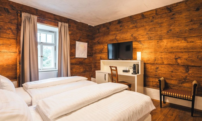 Cesky Krumlov Hotel | Hotel Latrán