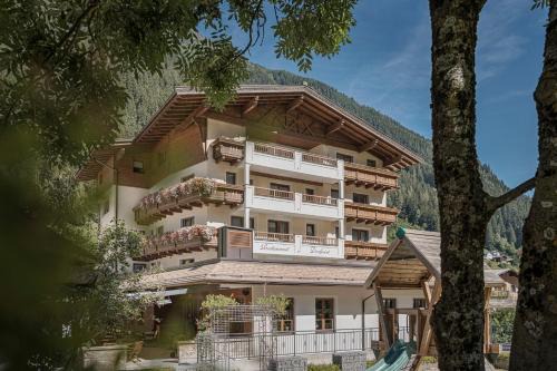 See Hotel | Hotel Lenz