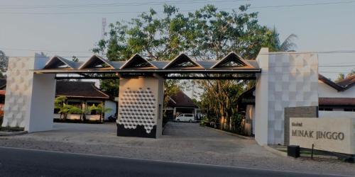 Glenmore Hotel | Hotel Minak Jinggo