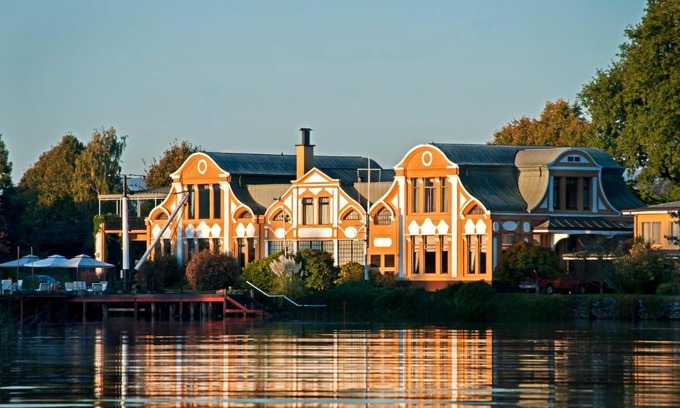Valdivia Hotel | Hotel Naguilan
