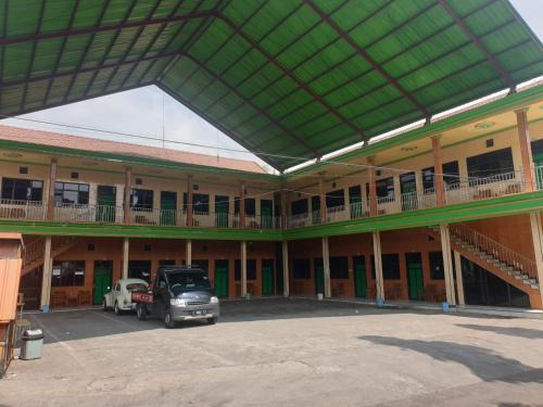 Probolinggo Hotel | Hotel O Houstel Darma Syariah