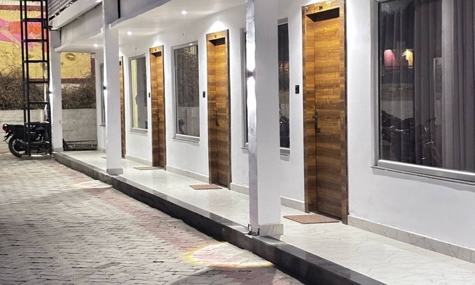 Haraiya Hotel | Hotel Omkar Palace