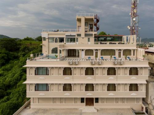 Lake Swaroop Sagar Hotel | Hotel Raj Kuber