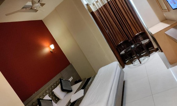 Mathura Apartment | Hotel Silver Star