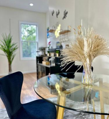 McGinley Square House | Hotel-Style, No Host, Professionally Managed ID255