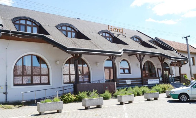 Ostrozska Nova Ves Hotel | Hotel U Racka