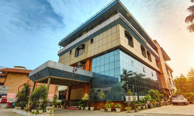 Rishikesh Hotel | Hotel Vasundhara Palace near Ram Jhula Rishikesh, close to River Ganga