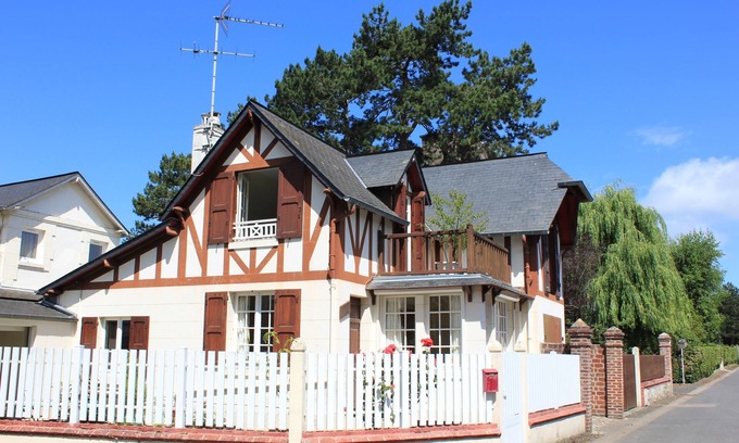 Benerville-sur-Mer House | House 200m beach between board and Hippodrome Deauville, very well located
