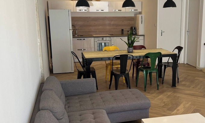 Saint-Lazare House | House 480m from Saint Charles station in quiet, gated residence