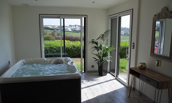 Plomodiern House | House 5 p at the Pointe de Lestrévet PLOMODIERN with SPA - Beach 5 minutes walk