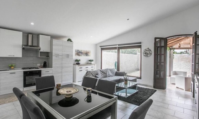 Fanusa Apartment | House by the Sea