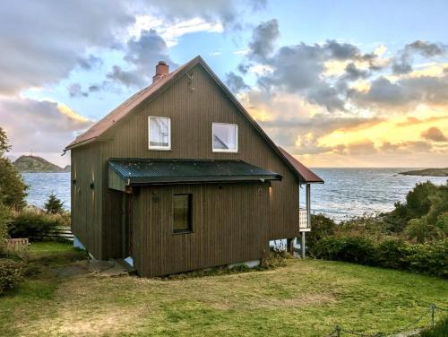 Reine House | House by the sea Reine, Lofoten