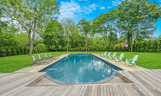 East Hampton North House | House + Cottage + Pool on 1.5 acres near village