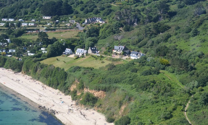 Trebeurden House | House direct access to the beach from the garden.