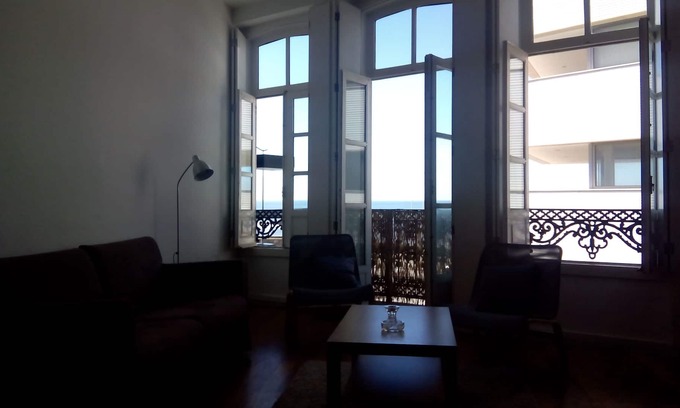 Foz do Douro House | house in Porto with views of sea and river.