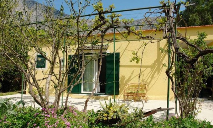 Drvenik House | House is situated in a small place Drevenik on Makarska Riviera.
