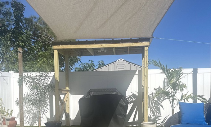 Town N County Park Apartment | House Near By Beaches, Stadiums, Shopping Centers, Parks, And DownTown, Airport
