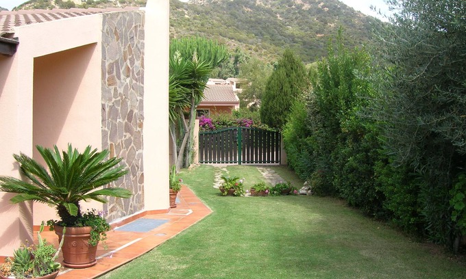 Teulada House | House of Flowers TUERREDDA. Unlimited WiFi.