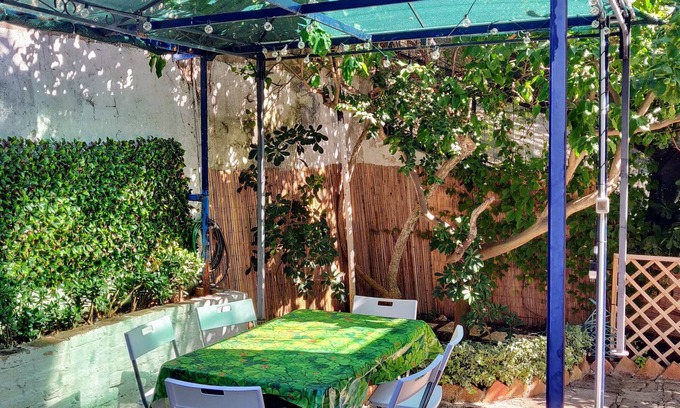 Gaeta Apartment | House of Ulysses: private garden and parking.