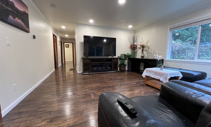 Federal Way House | House on 1 .5 acre land - Rare find. Private, nice and quiet. Renovated 08/2023