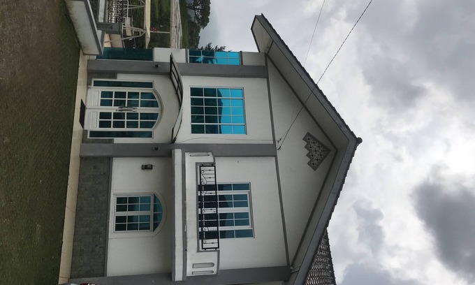 Ciloto Villa | House on cliff